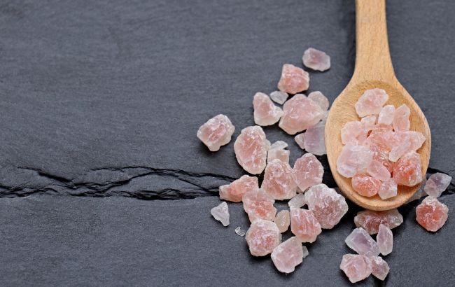 Никакой разницы нет: медики опровергли популярные мифы о морской соли