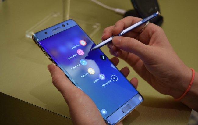 Авіавлада США просять пасажирів не включати Samsung Galaxy Note 7 в літаках