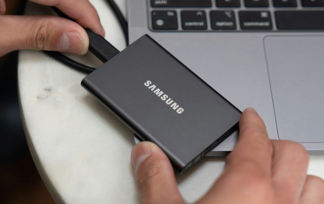 Можна носити як годинник. Samsung представила концепт гнучкого смартфона-браслету (фото)