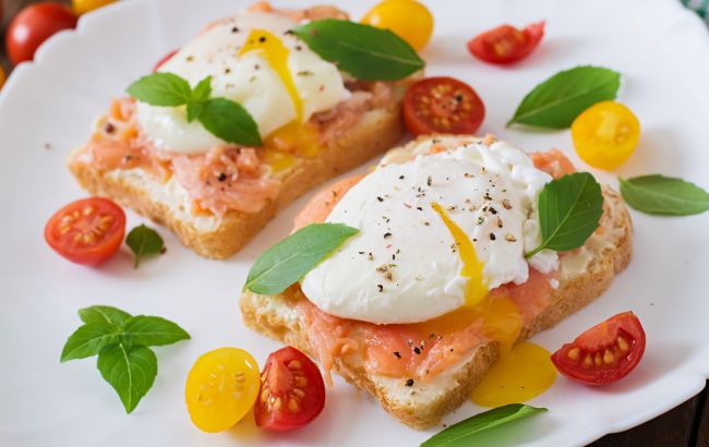 Як легко приготувати яйця пашот без каструлі: цікавий лайфхак з мережі