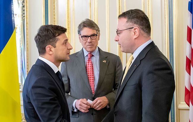 В США допросили присутствовавшего во время разговора Трампа с Зеленским чиновника