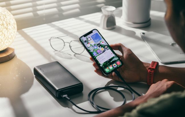 Як правильно вибрати повербанк, щоб зарядити не тільки телефон, а й техніку