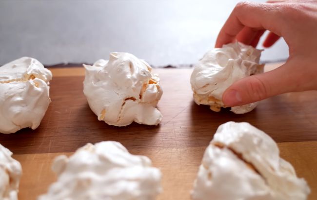 Печиво без борошна і масла взагалі: швидкий рецепт з трьох складників