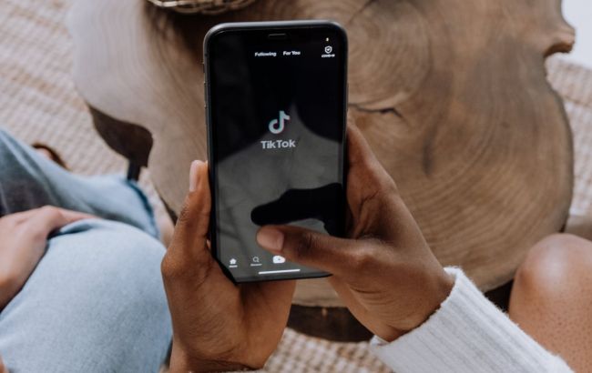 Суд временно запретил властям США ограничивать работу TikTok