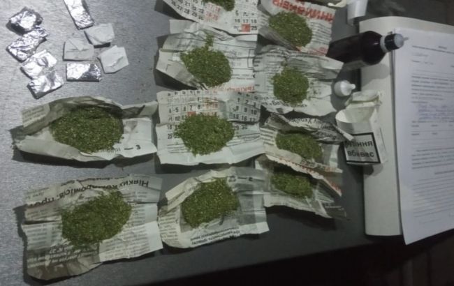 В Житомирской области за торговлю наркотиков задержали военнослужащего