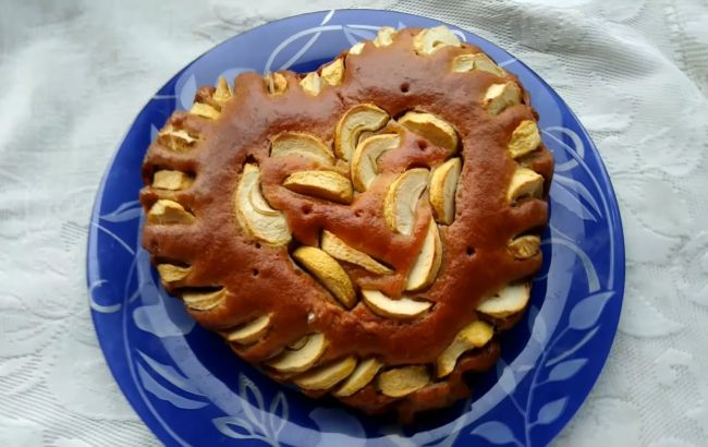 "Три стакана", медовый и шарлотка: лучшие рецепты постных яблочных пирогов к Спасу