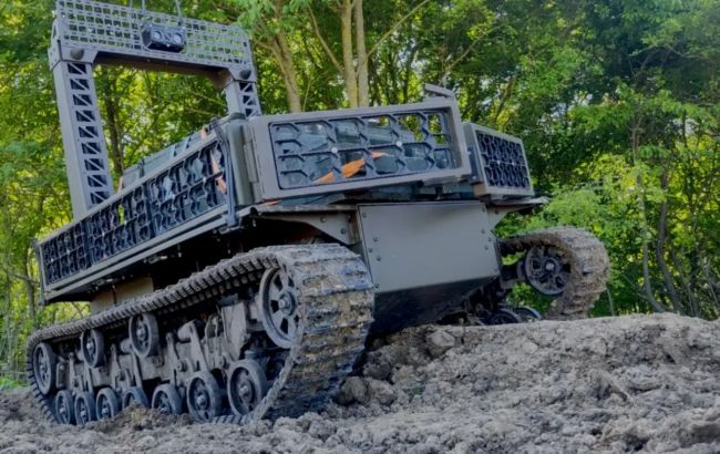 Протистоїть РЕБ: українські військові отримали новий гусеничний дрон "Мураха"