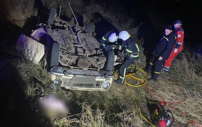 В Николаевский области "жигули" слетели в кювет. Погибли двое детей