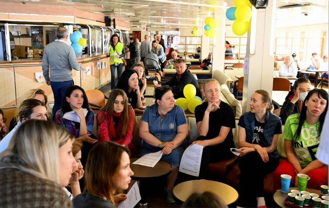 "Повезло, что осталась работа в Украине". Какие выплаты получают беженцы во Франции