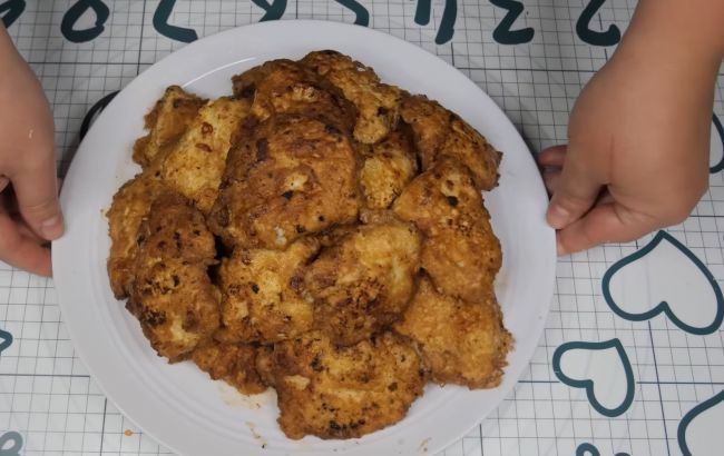 Готуємо цибулеві відбивні: ніжні й соковиті шматочки "з секретом"