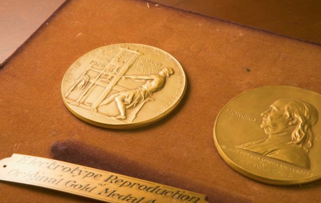 Троє українських журналістів стали лауреатами премії Пулітцера