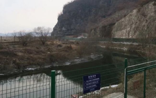 Мужчина сбежал из КНДР в Южную Корею, перепрыгнув трехметровый забор