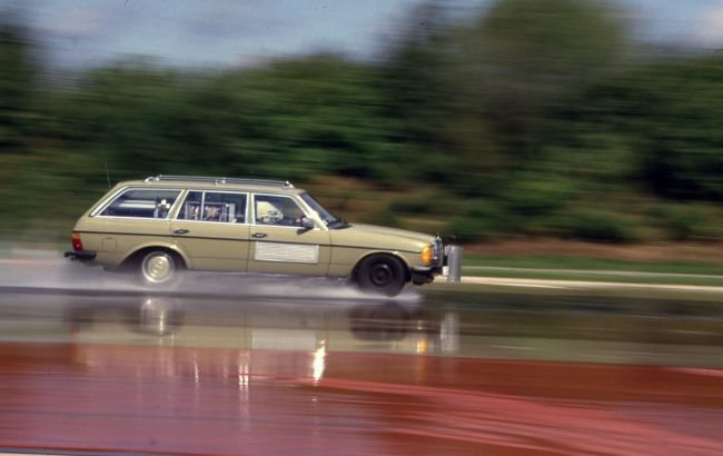 Вчимось завчасно: що робити, якщо машину занесло на дорозі