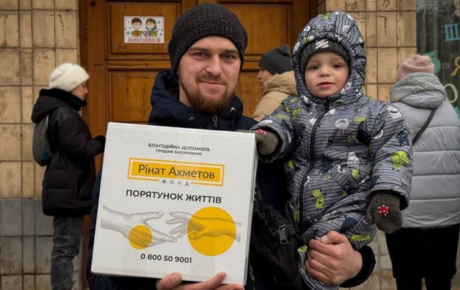 У прифронтовому Слов&rsquo;янську для родин із дітьми триває видача допомоги від Фонду Ахметова  