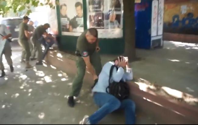 Потасовка с участием журналистов в Одессе: двум охранникам вручили подозрения