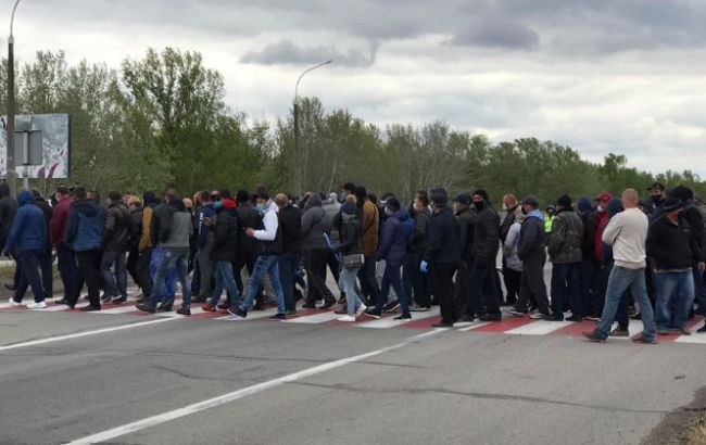 В Херсонской области около 250 аграриев перекрыли дорогу из-за закрытия рынков