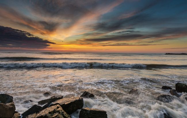 У Криму "закипіло" Чорне море: фото видовищного природного явища