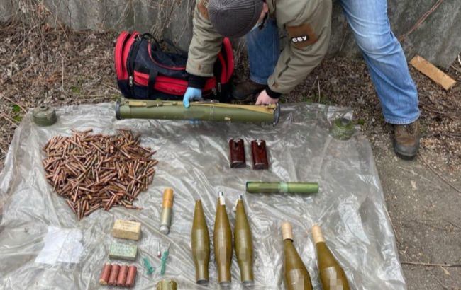 Планировали диверсии: в Славянске нашли арсенал боевиков со взрывчаткой и боеприпасами