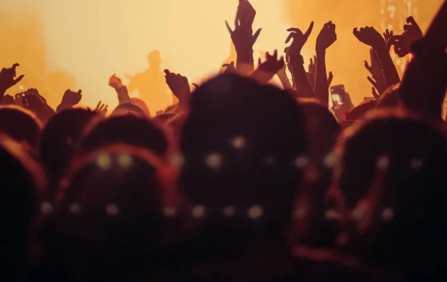 На 5 тысяч человек. В Британии состоится концерт без масок и дистанции