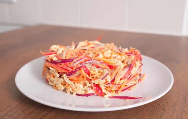 Простий зимовий салат, смак якого зведе вас з розуму