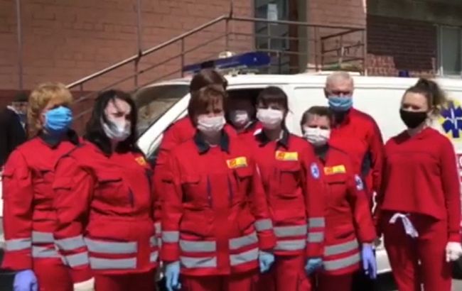 Украинские&nbsp;медики "скорой"&nbsp;вышли на протест под звук сирен и записали видеообращение