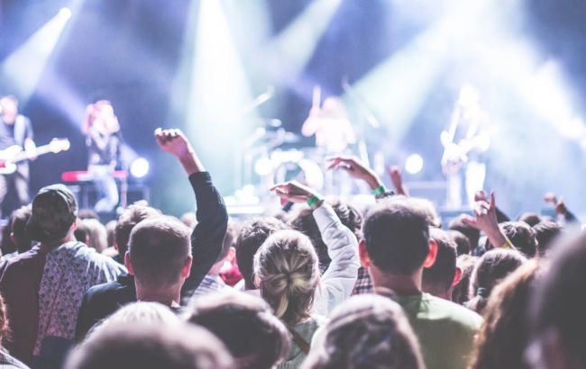 На 5 тисяч осіб. У Ліверпулі пройшов концерт без масок і дистанції