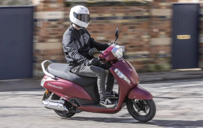 Що обрати для літа: мотоцикл чи скутер