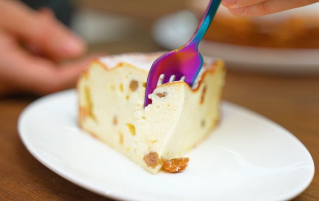 Самая простая и вкусная творожная запеканка: добавьте "всего по три" и в духовку