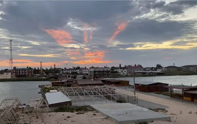 Над Азовским морем небо украсил багряный тризуб: пророческое видео