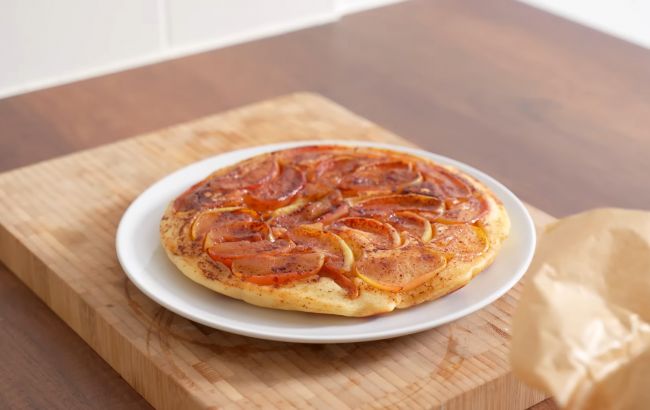 У вас є 2 яблука? Рецепт найпростішого пирога на сковороді