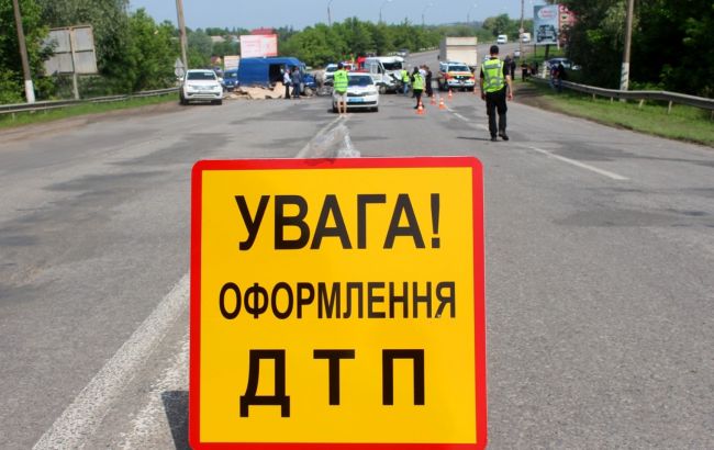 У Хмельницькому зіткнулися два мікроавтобуси, загинули три людини