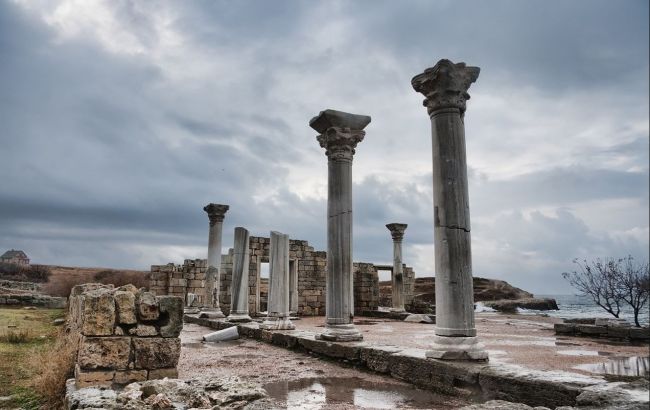 МИД проверяет возможную продажу брусчатки из крымского Херсонеса