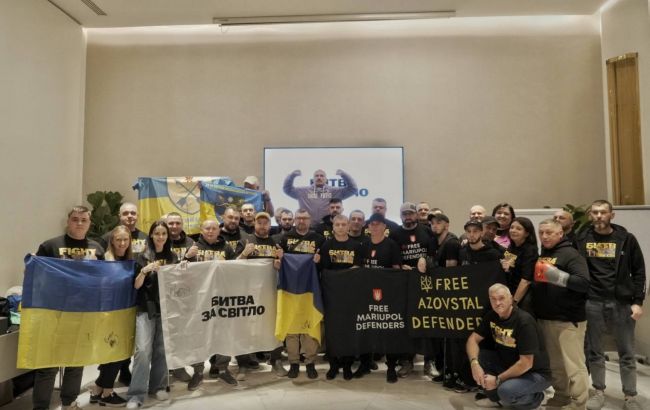 Усик зустрівся з українськими ветеранами перед боєм 