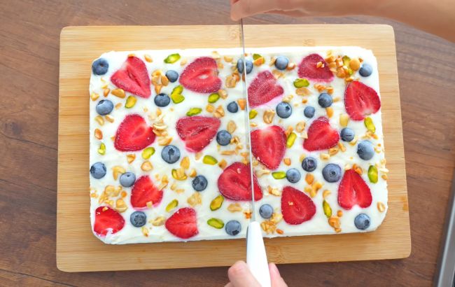 Летний десерт из пары ингредиентов без выпечки: готовится в считанные минуты