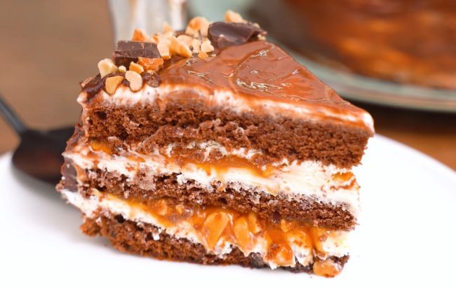 Самый вкусный торт Сникерс: приготовив раз, вы влюбитесь в него навсегда!
