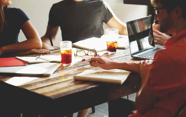 В Украине хотят наказывать за продажу и покупку курсовых работ