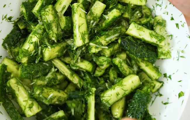 Готовим быстрые маринованные огурцы: рецепт от известного кулинара