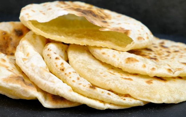 Пита на сковороде из двух ингредиентов: как быстро приготовить идеальные "кармашки" для начинки