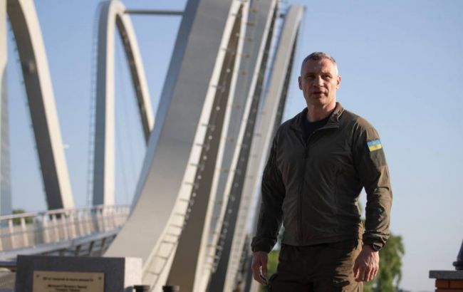 З металу "Азовсталі": що відомо про новий міст у Києві, відкритий Кличком
