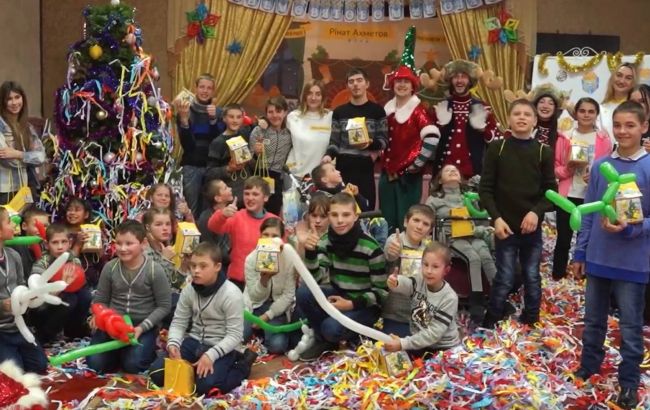 Фонд Ахметова провел новогодний праздник для детей из учебно-реабилитационного центра в Черниговской области