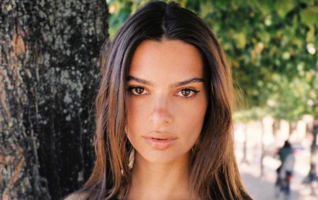 Знаменитая модель поразила супер-откровенным купальником