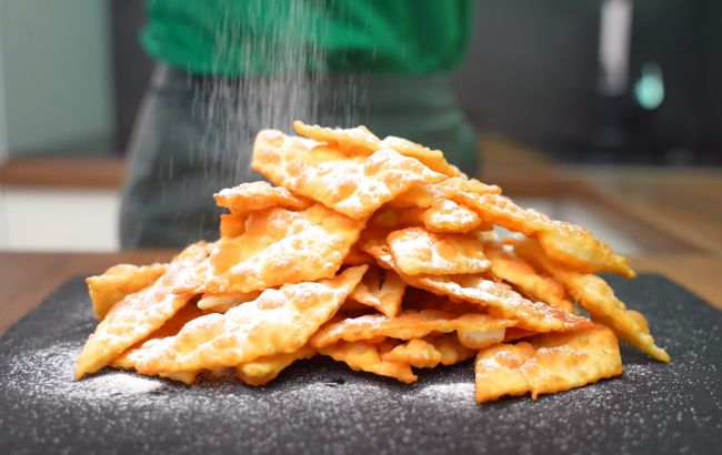 Хворост к чаю буквально из двух ингредиентов: самый простой рецепт