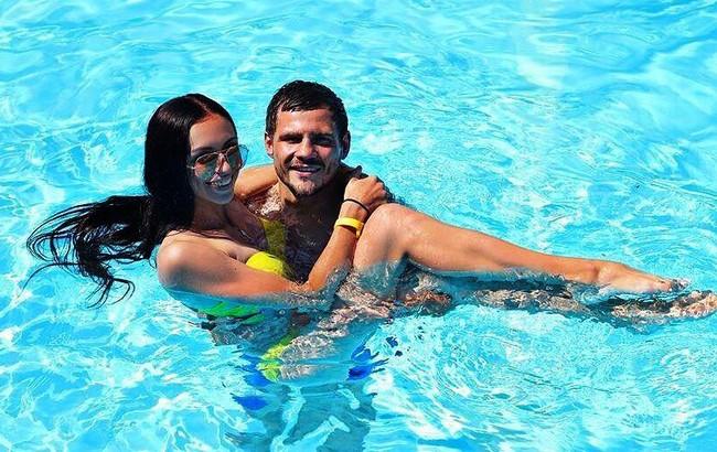 "Найкрасивіші ноги": дружина Дениса Берінчика вразила фігурою