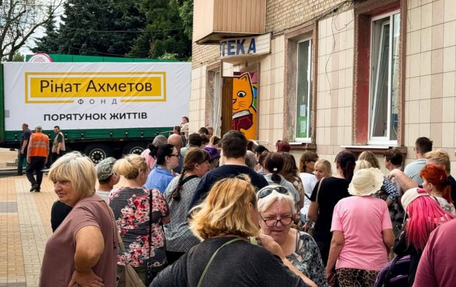 Фонд Ахметова передав мешканцям прифронтової Дружківки тисячі продуктових наборів