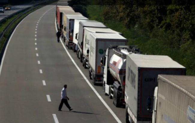 Сербия закрыла границу для грузовиков из Хорватии