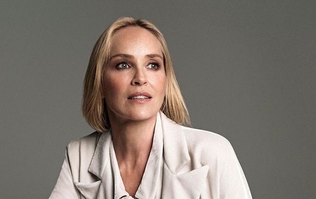 Стильная и стройная: 61-летняя Шэрон Стоун покорила молодым внешним видом и безупречной фигурой