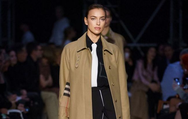 Просто безупречно: образ Ирины Шейк для шоу Burberry стал одним из самых обсуждаемых