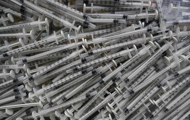 Використаний шприц: Супрун розповіла, що робити при пораненні