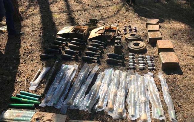 В Днепре обнаружили крупный тайник боеприпасов, вывезенных из зоны ООС