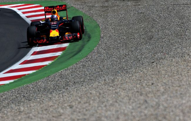 Справочник начинающего. Простыми словами о Формуле-1: что такое гравий